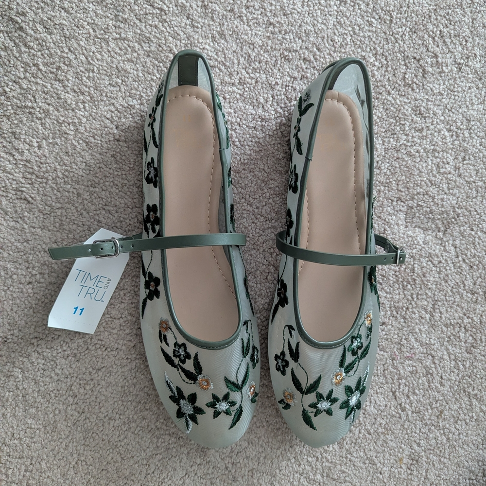 Women Time and Tru Green Embroidered Flats Size 11 and 6 Special Occasion